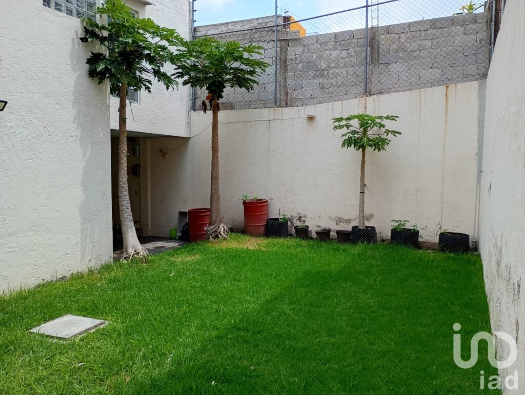 Se rentan oficinas  amuebladas a cinco minutos de AGUA AZUL