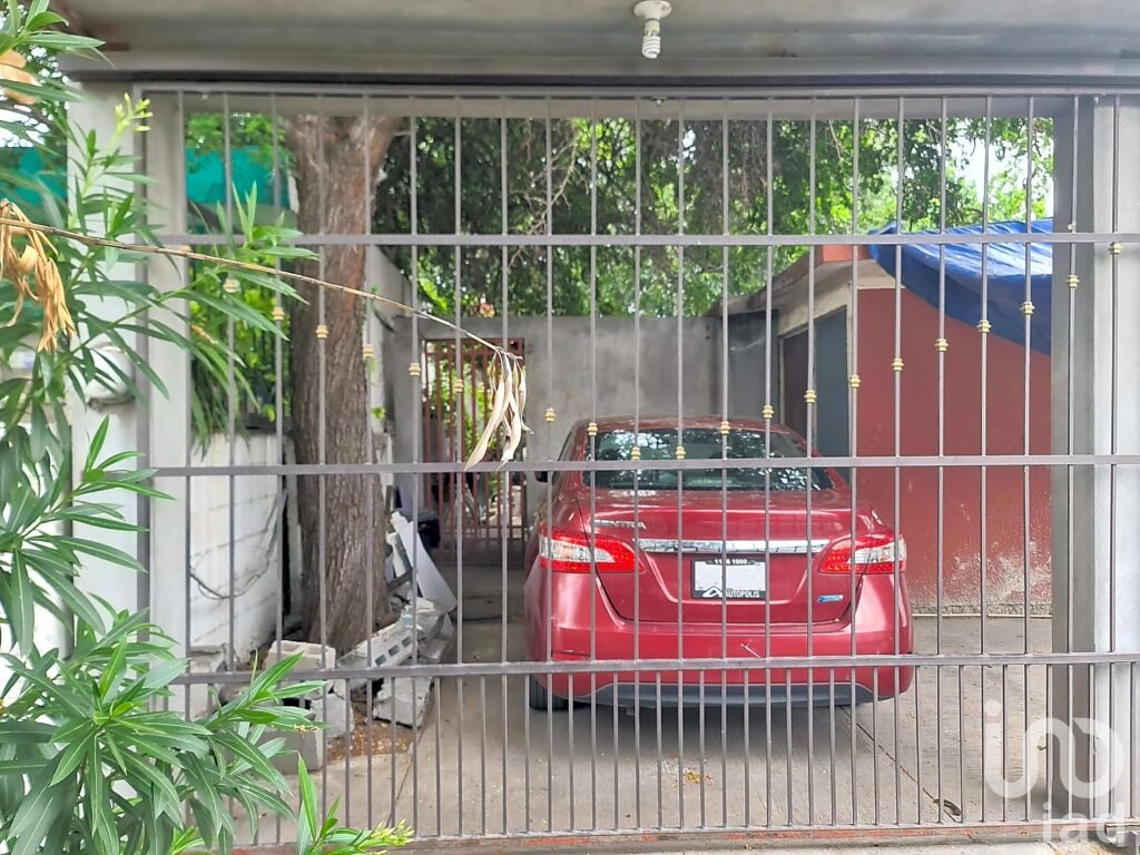 ¡ATENCIÓN INVERSIONISTAS! Casa en Venta en Mitras Norte (Zona Cumbres)