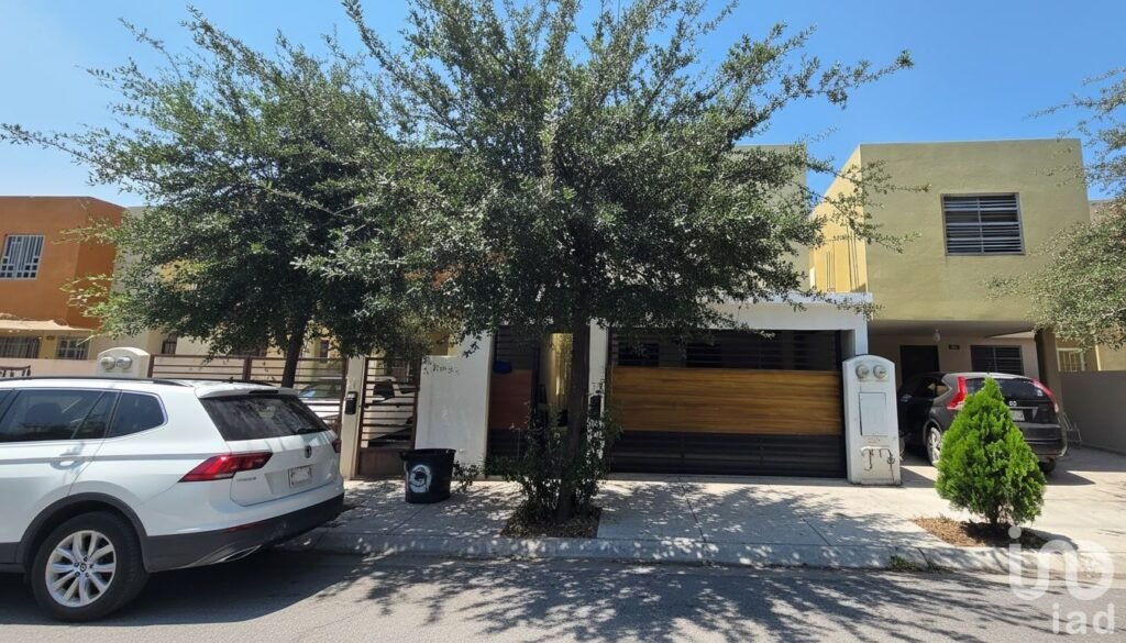Casa en Venta en Mitras Poniente Sector Toledo (Zona Cumbres García)