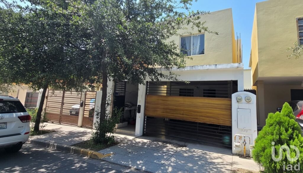 Casa en Venta en Mitras Poniente Sector Toledo (Zona Cumbres García)