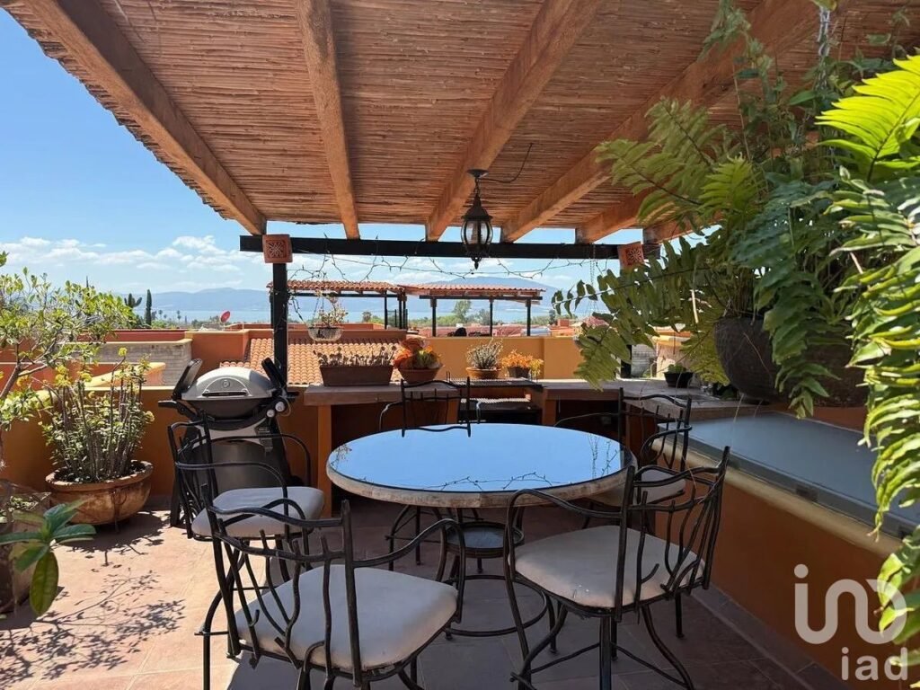 CASA EN VENTA EN AJIJIC