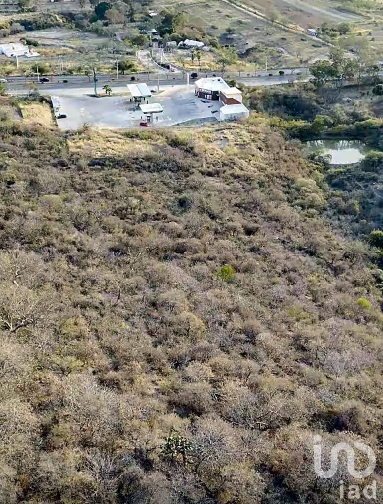 SE VENDE TERRENO EN TLAJOMULCO DE ZUÑIGA JALISCO EN LA AVENIDA DE PEDRO PARRA CENTENO