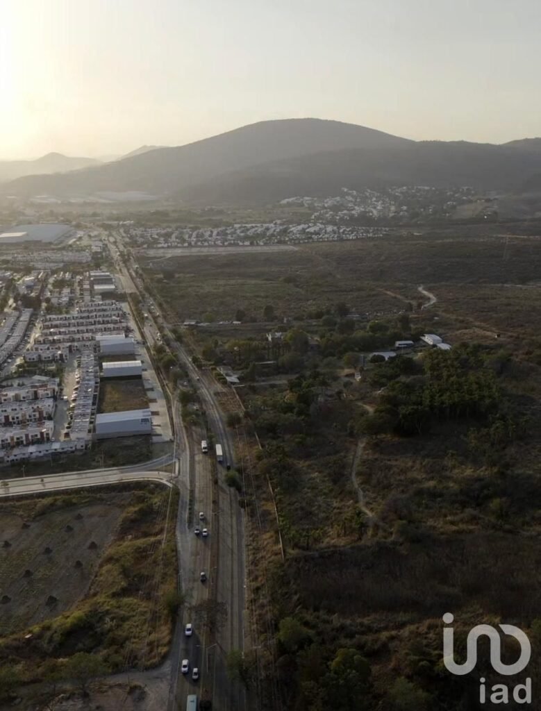 SE VENDE TERRENO EN TLAJOMULCO DE ZUÑIGA JALISCO EN LA AVENIDA DE PEDRO PARRA CENTENO