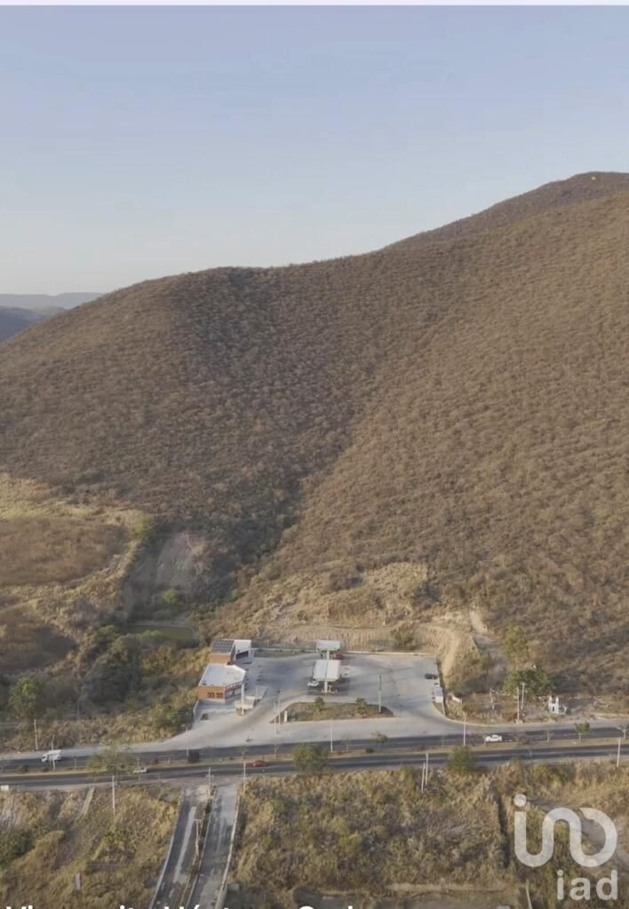SE VENDE TERRENO EN TLAJOMULCO DE ZUÑIGA JALISCO EN LA AVENIDA DE PEDRO PARRA CENTENO