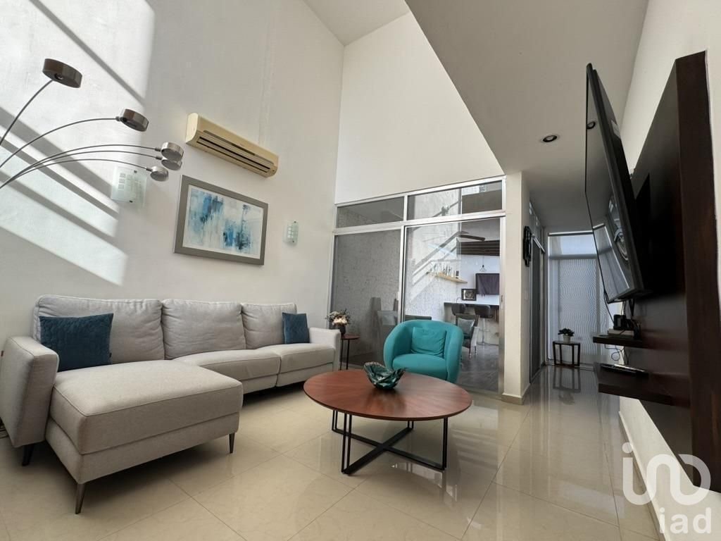 CASA EN VENTA EN PRIVADA SANTA GERTRUDIS COPO, CON PANELES SOLARES Y PISCINA