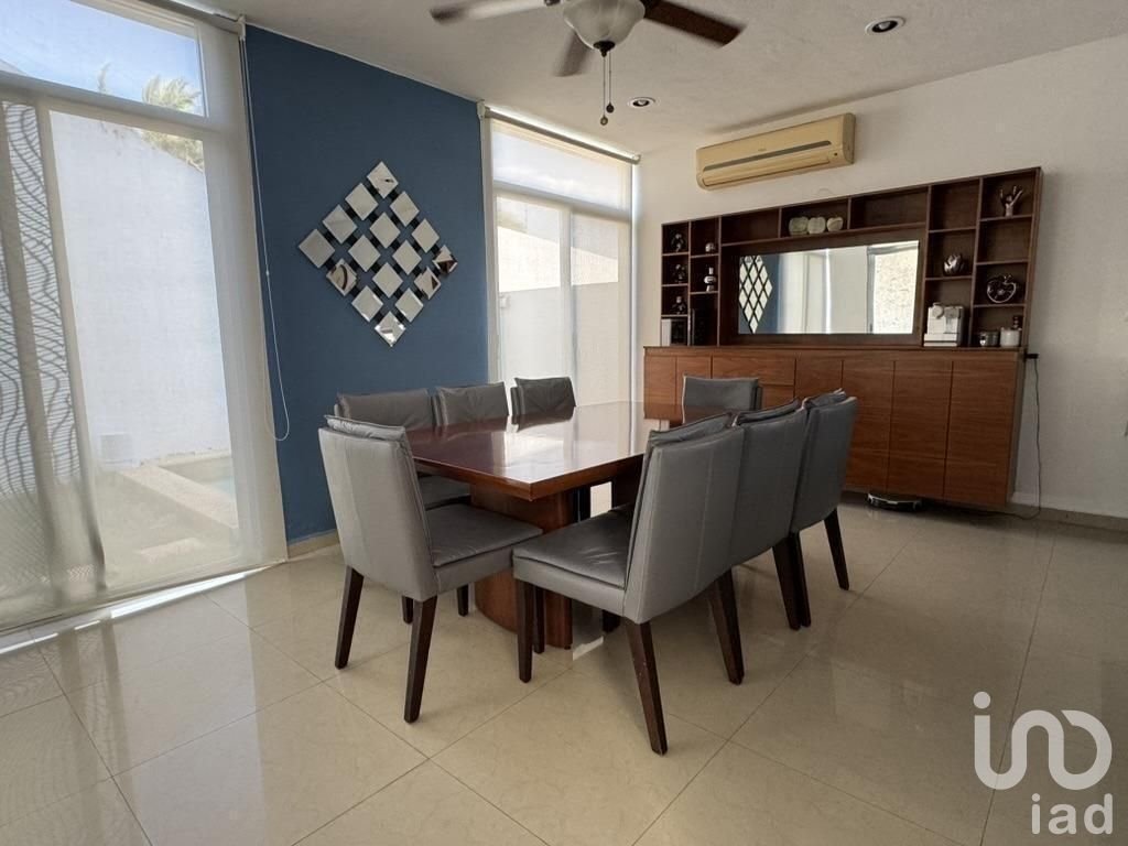 CASA EN VENTA EN PRIVADA SANTA GERTRUDIS COPO, CON PANELES SOLARES Y PISCINA