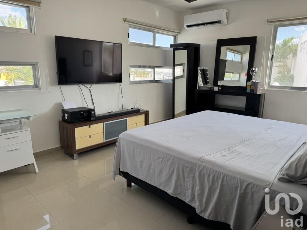 CASA EN VENTA EN PRIVADA SANTA GERTRUDIS COPO, CON PANELES SOLARES Y PISCINA