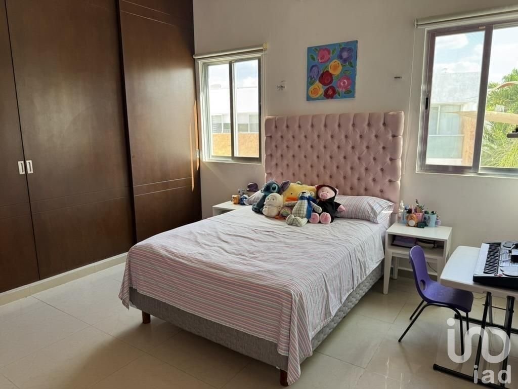 CASA EN VENTA EN PRIVADA SANTA GERTRUDIS COPO, CON PANELES SOLARES Y PISCINA