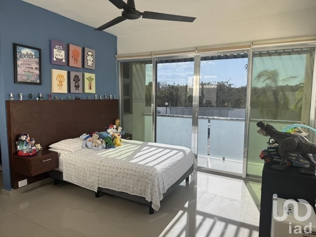 CASA EN VENTA EN PRIVADA SANTA GERTRUDIS COPO, CON PANELES SOLARES Y PISCINA