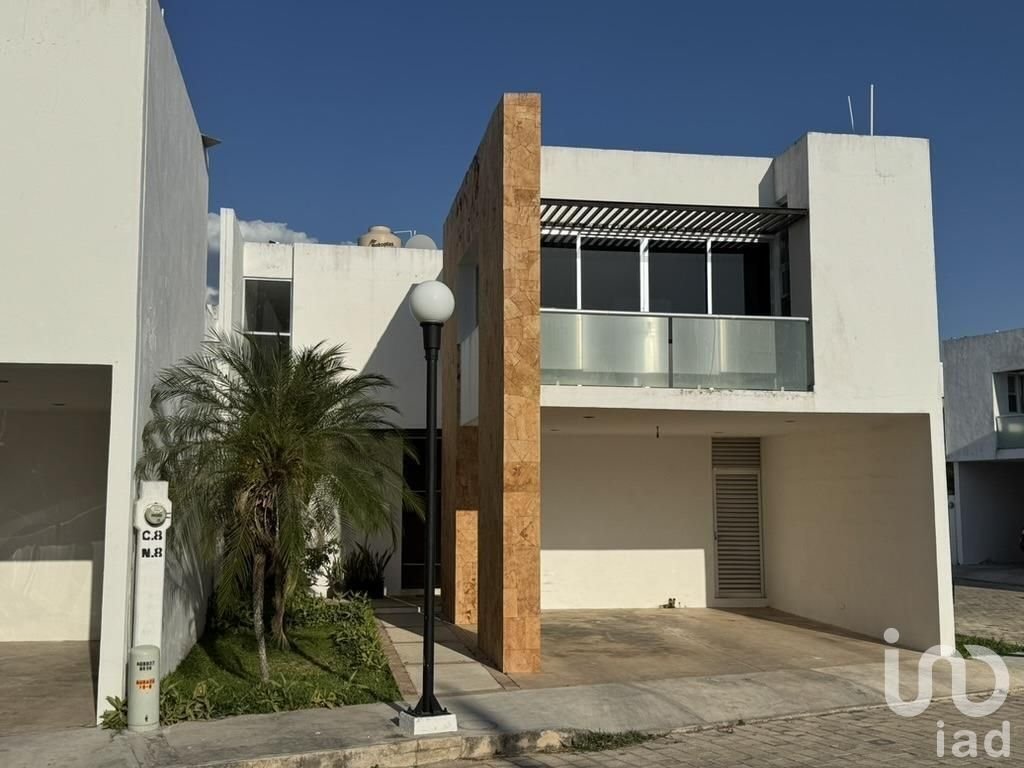 CASA EN VENTA EN PRIVADA SANTA GERTRUDIS COPO, CON PANELES SOLARES Y PISCINA