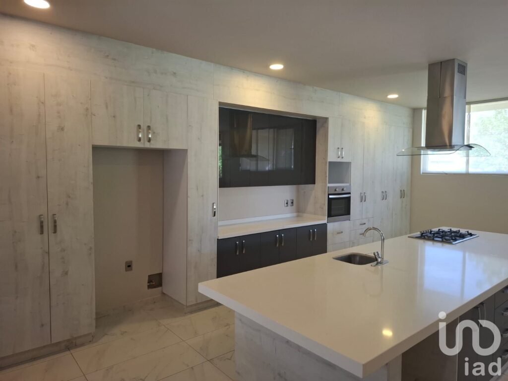 Casa de lujo con alberca y recámara en PB, en renta – El Campanario