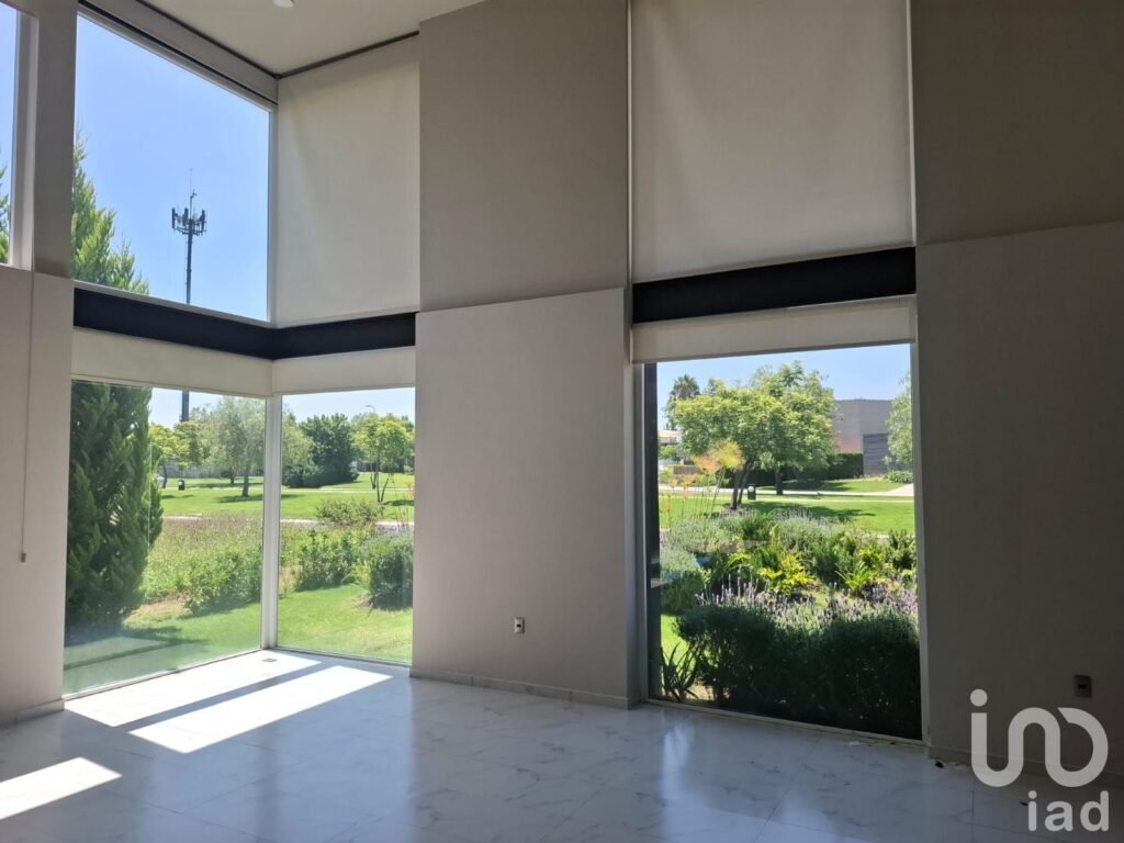 Casa de lujo con alberca y recámara en PB, en renta – El Campanario