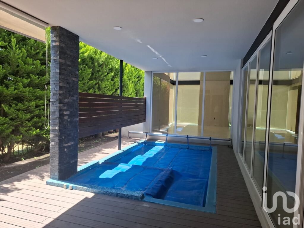 Casa de lujo con alberca y recámara en PB, en renta – El Campanario