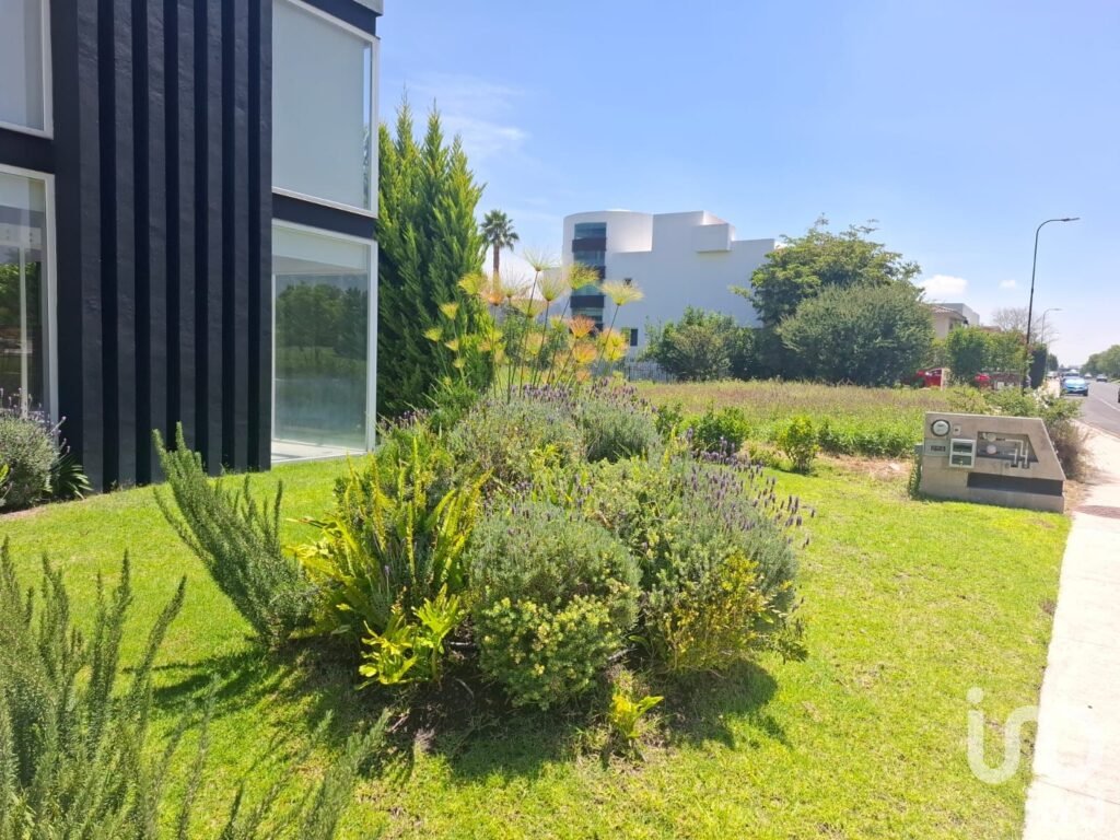 Casa de lujo con alberca y recámara en PB, en renta – El Campanario