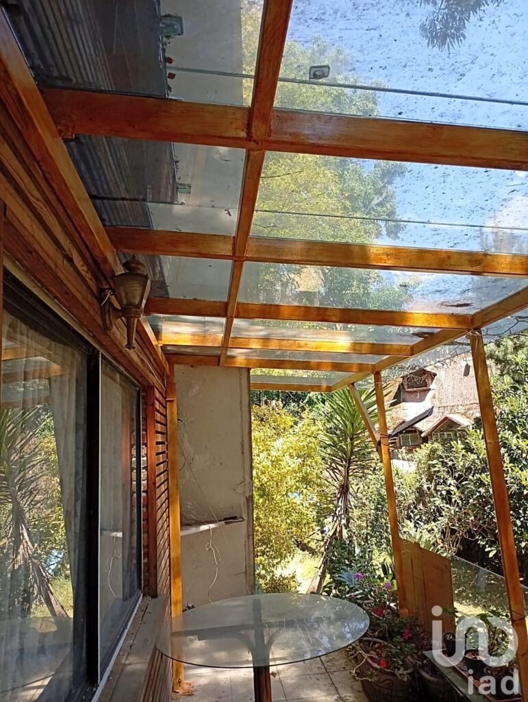 VILLA SUIZA CON 650 M2 DE JARDIN CON FRESNOS, PINOS, CEIBAS, FLORES EXÓTICAS, NORTE DE CUERNAVACA
