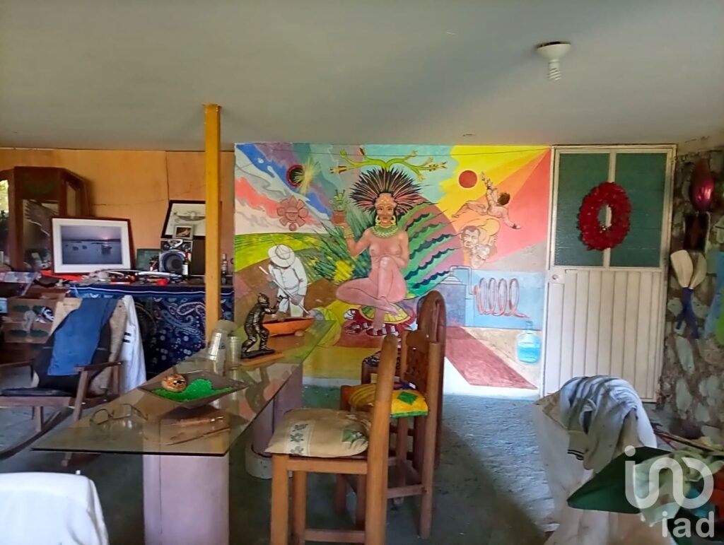 VILLA SUIZA CON 650 M2 DE JARDIN CON FRESNOS, PINOS, CEIBAS, FLORES EXÓTICAS, NORTE DE CUERNAVACA
