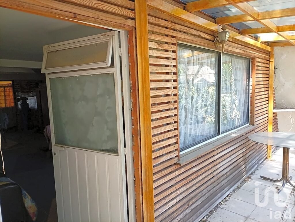 VILLA SUIZA CON 650 M2 DE JARDIN CON FRESNOS, PINOS, CEIBAS, FLORES EXÓTICAS, NORTE DE CUERNAVACA