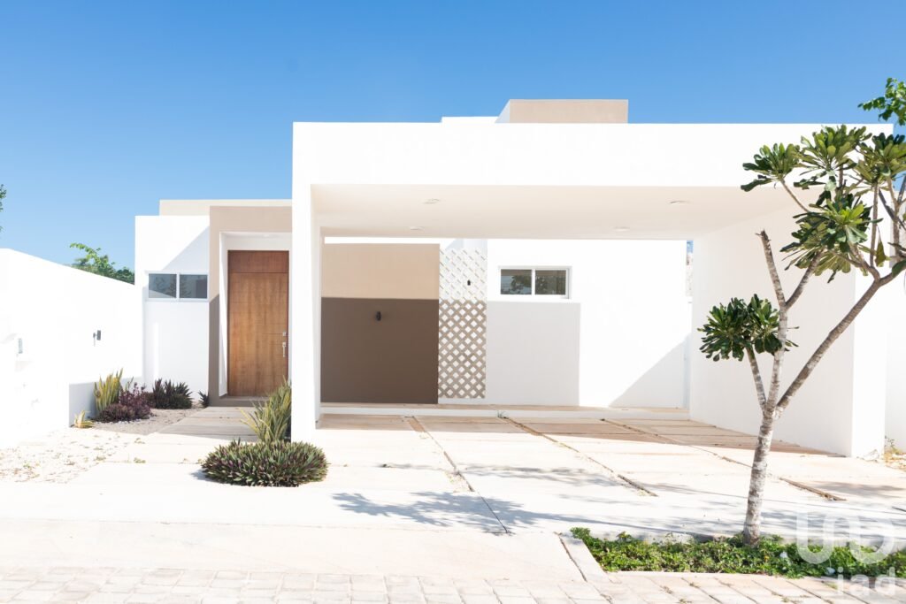 CASA EN VENTA PRIVADA FIORA, CHOLUL YUCATAN