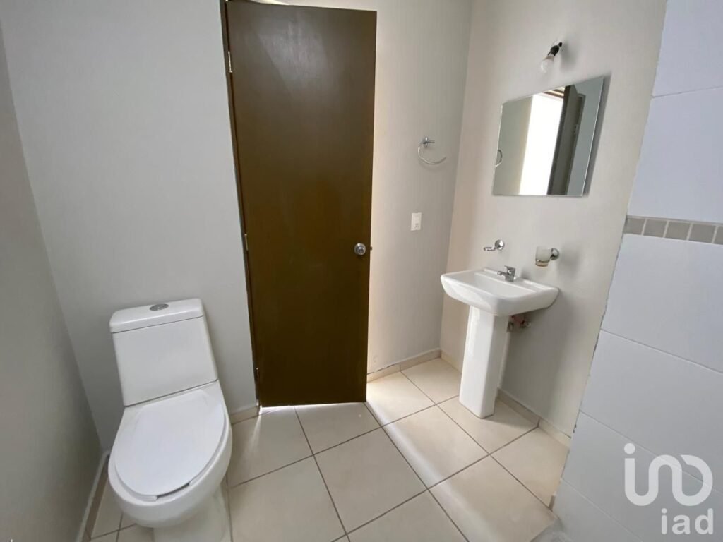 Casa en Venta en Parques de Tesistán con Recaamara en PB, Zapopan, Jalisco