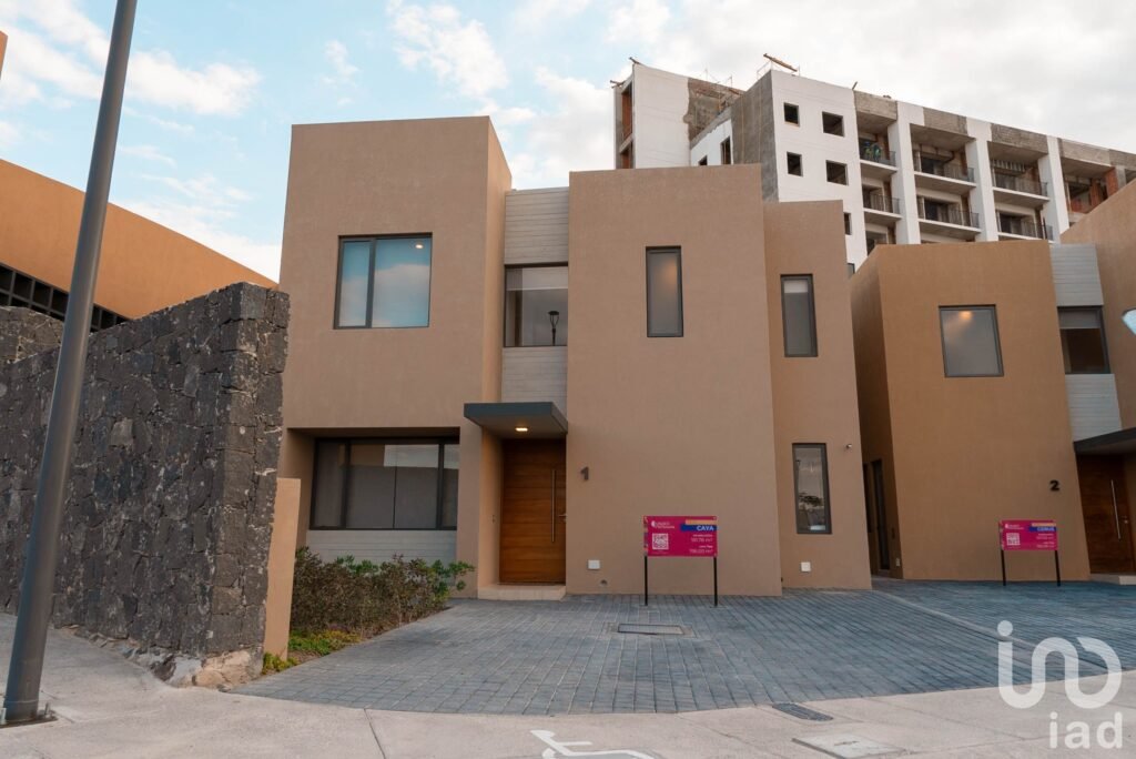 Casa Nueva con 3 Recámaras y 2.5 Baños en Paseo Pitahaya | Ideal para Familias | Entrega Inmediata
