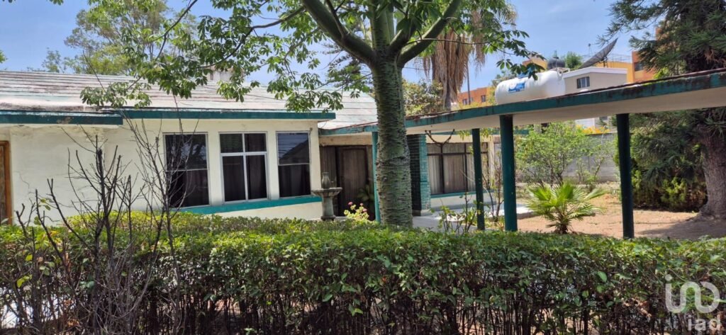 VENTA DE CASA PARA INVERSION, IDEAL CLINICA O ESCUELA, FRACC. GAMEZ IRAPUATO