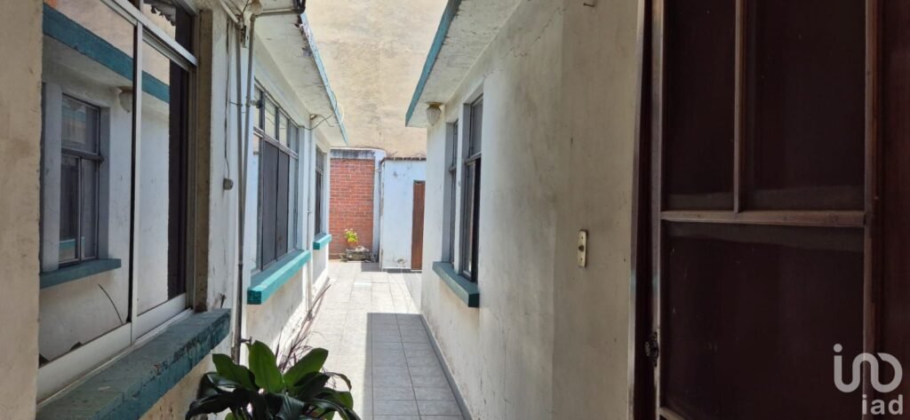 VENTA DE CASA PARA INVERSION, IDEAL CLINICA O ESCUELA, FRACC. GAMEZ IRAPUATO
