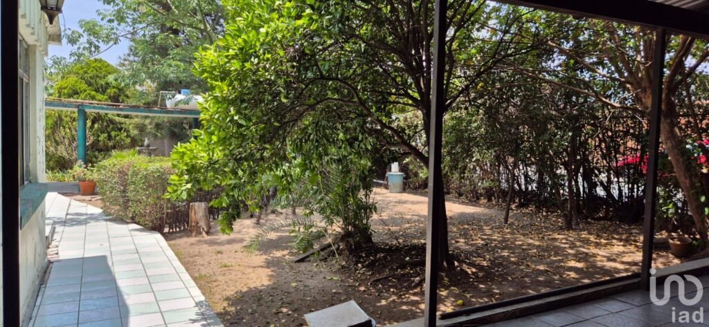 VENTA DE CASA PARA INVERSION, IDEAL CLINICA O ESCUELA, FRACC. GAMEZ IRAPUATO