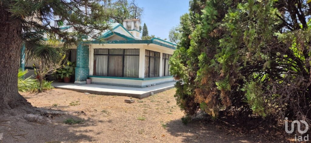 VENTA DE CASA PARA INVERSION, IDEAL CLINICA O ESCUELA, FRACC. GAMEZ IRAPUATO