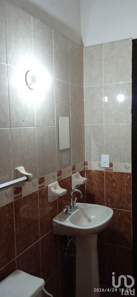 Casa en Venta con uso de suelo de Comercial ideal para Oficinas
