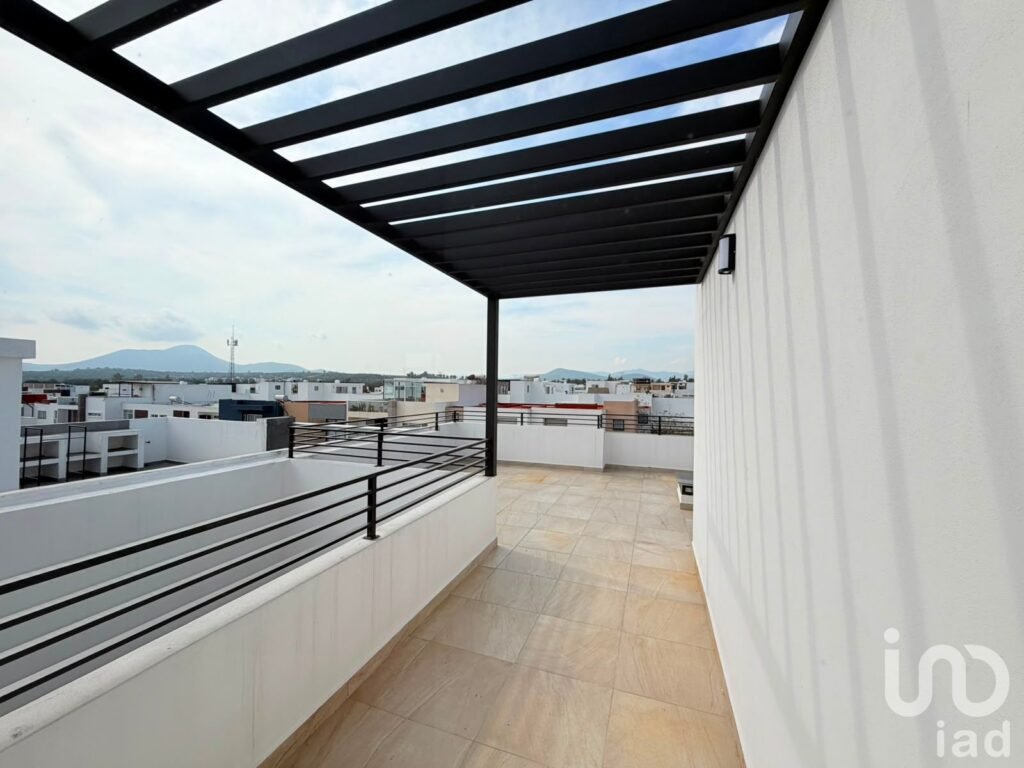 Casa con Roof Garden y 3 Recamaras con Baño | Cañadas del Arroyo, Corregidora