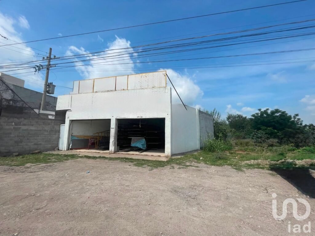 VENTA DE LOCAL CON TERRENO EN RÍO VERDE, S.L.P.
