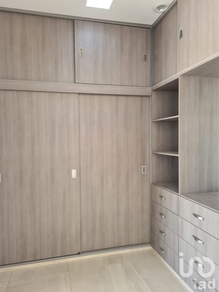 CASA EN RENTA CERCA DE LA NUEVA CIUDAD SALUD, EN FRACCIONAMIENTO PALMAS DE SANTIAGO