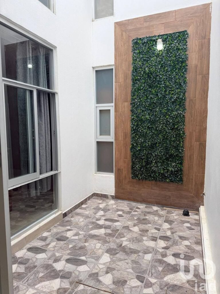 CASA EN RENTA CERCA DE LA NUEVA CIUDAD SALUD, EN FRACCIONAMIENTO PALMAS DE SANTIAGO