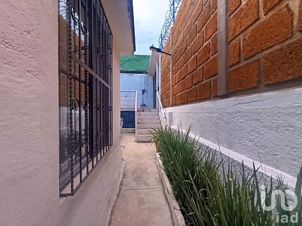 Casa en Venta de Un Nivel con Bungalow en Zona Norte $3,800,000