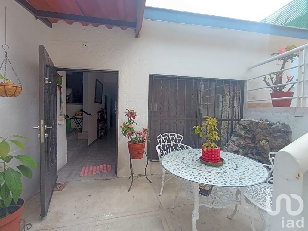 Casa en Venta de Un Nivel con Bungalow en Zona Norte $3,800,000