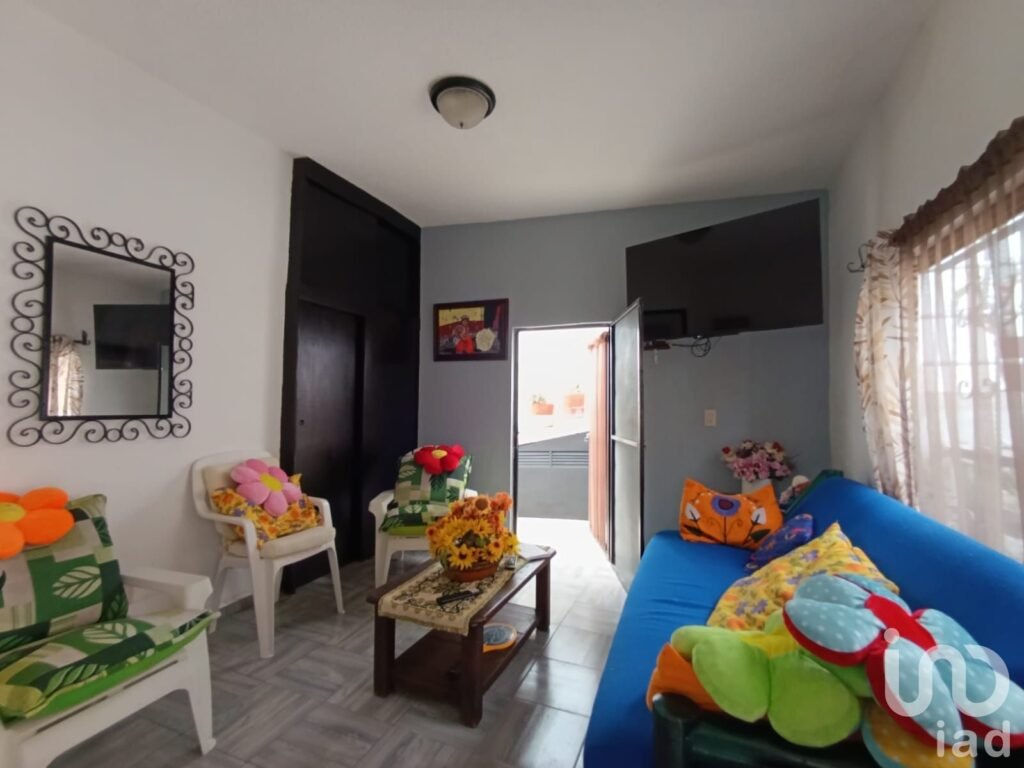 Casa en Venta de Un Nivel con Bungalow en Zona Norte $3,800,000