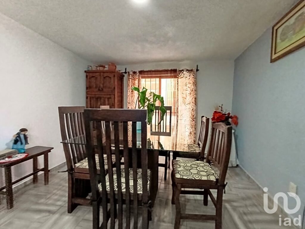 Casa en Venta de Un Nivel con Bungalow en Zona Norte $3,800,000