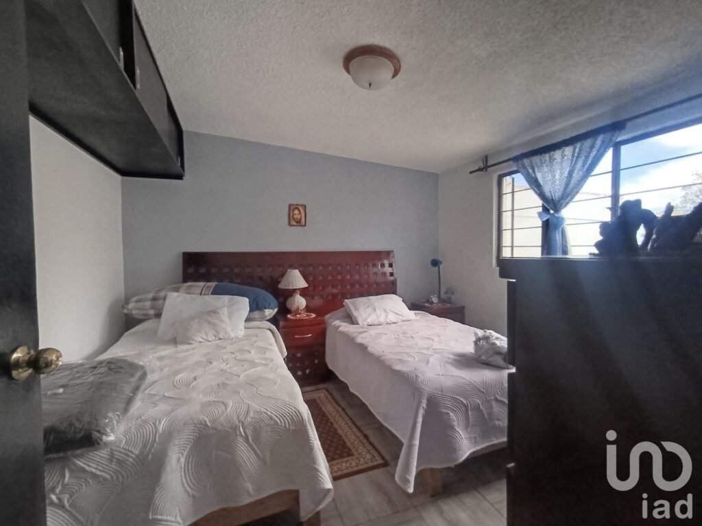 Casa en Venta de Un Nivel con Bungalow en Zona Norte $3,800,000