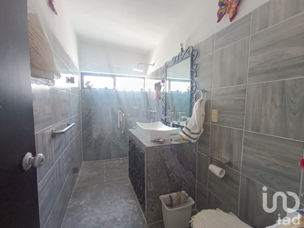 Casa en Venta de Un Nivel con Bungalow en Zona Norte $3,800,000