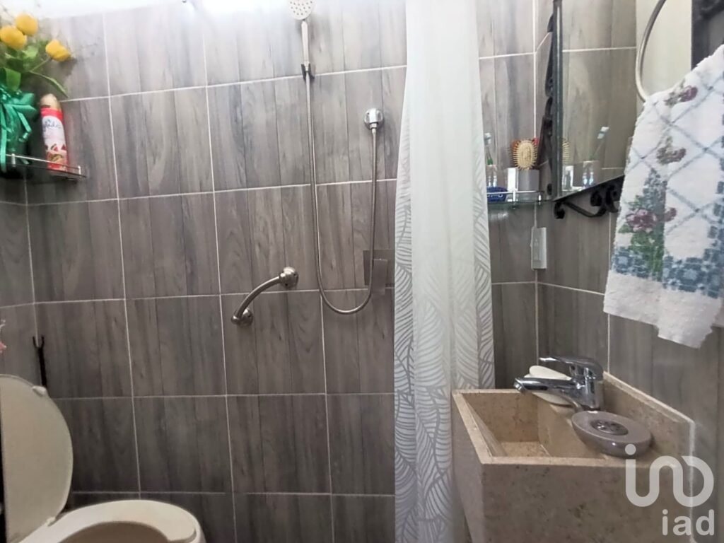 Casa en Venta de Un Nivel con Bungalow en Zona Norte $3,800,000