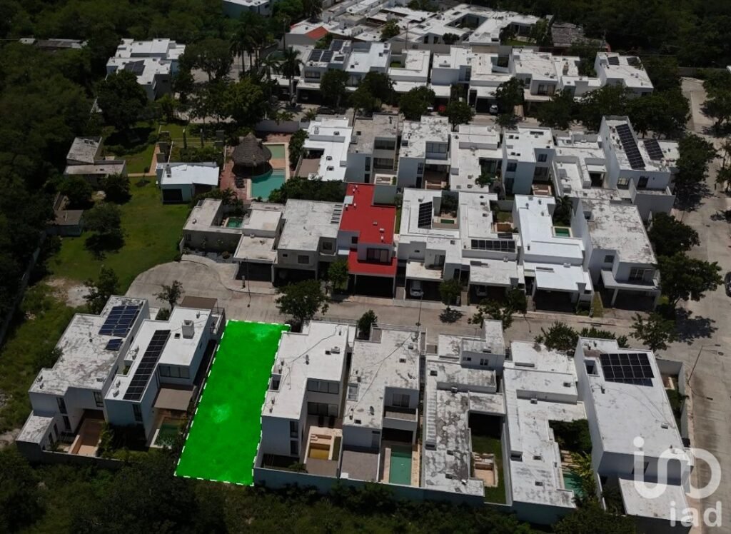 Terreno en venta en privada con amenidades en Cholul, Yucatán.