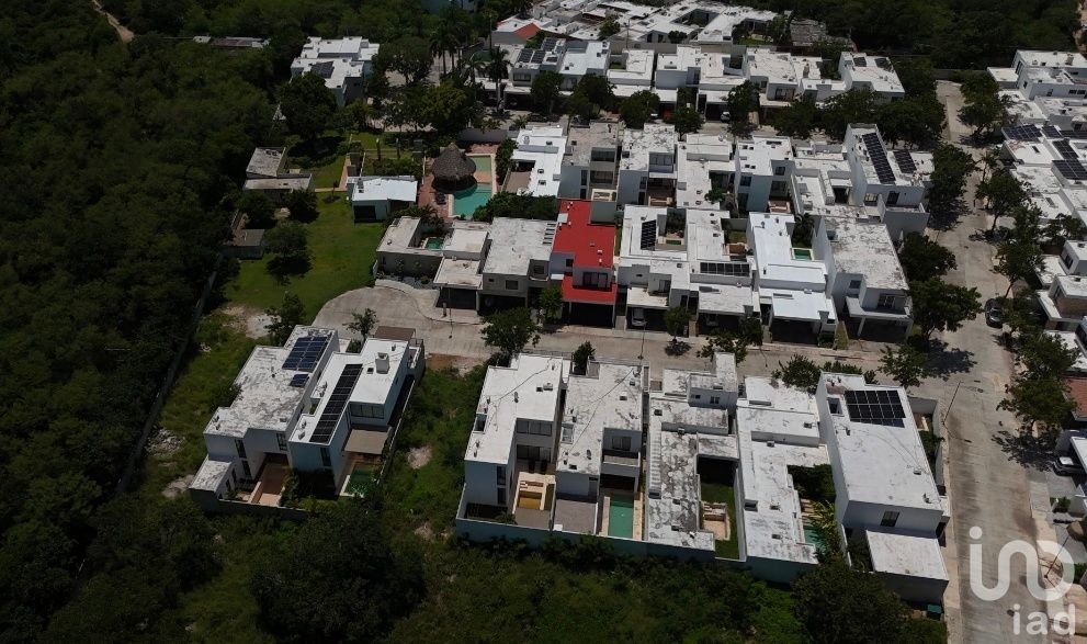 Terreno en venta en privada con amenidades en Cholul, Yucatán.