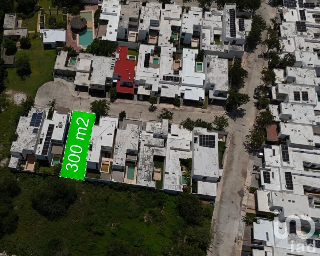 Terreno en venta en privada con amenidades en Cholul, Yucatán.