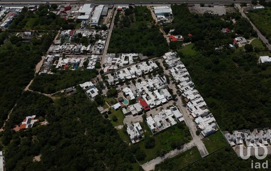 Terreno en venta en privada con amenidades en Cholul, Yucatán.