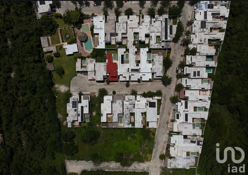 Terreno en venta en privada con amenidades en Cholul, Yucatán.