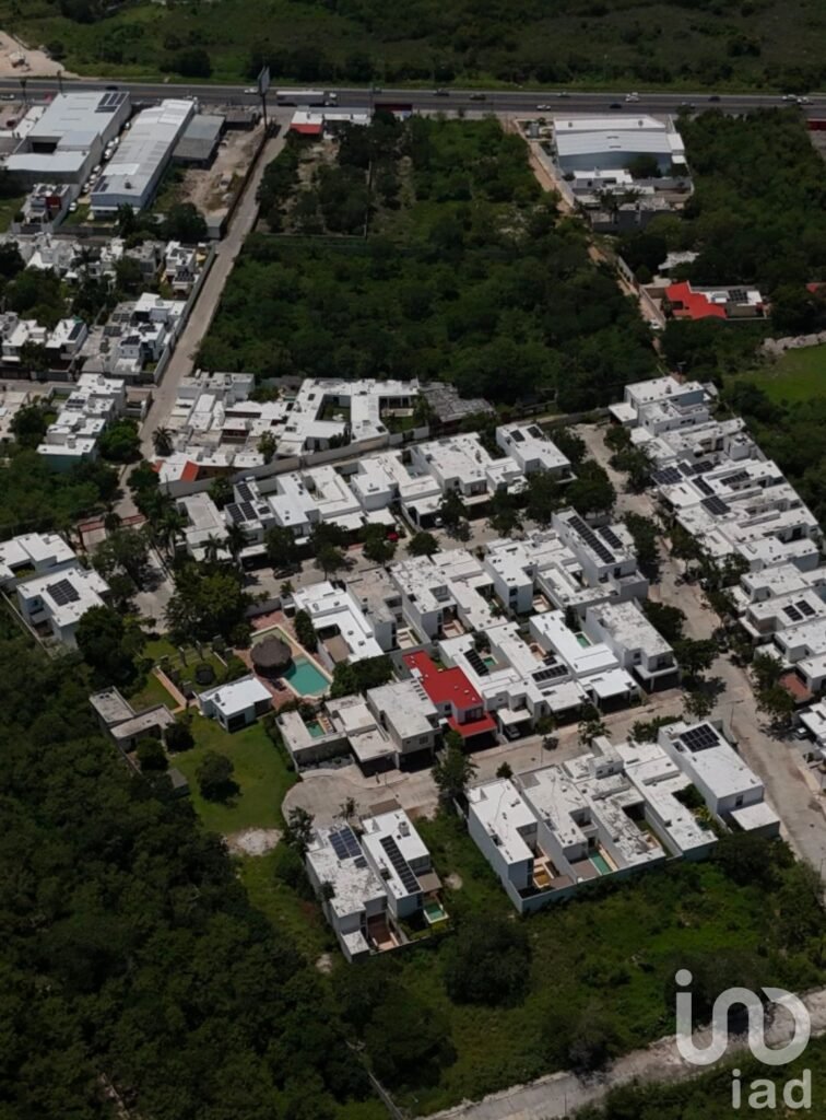 Terreno en venta en privada con amenidades en Cholul, Yucatán.