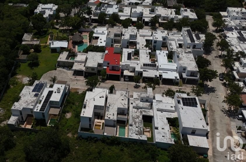 Terreno en venta en privada con amenidades en Cholul, Yucatán.