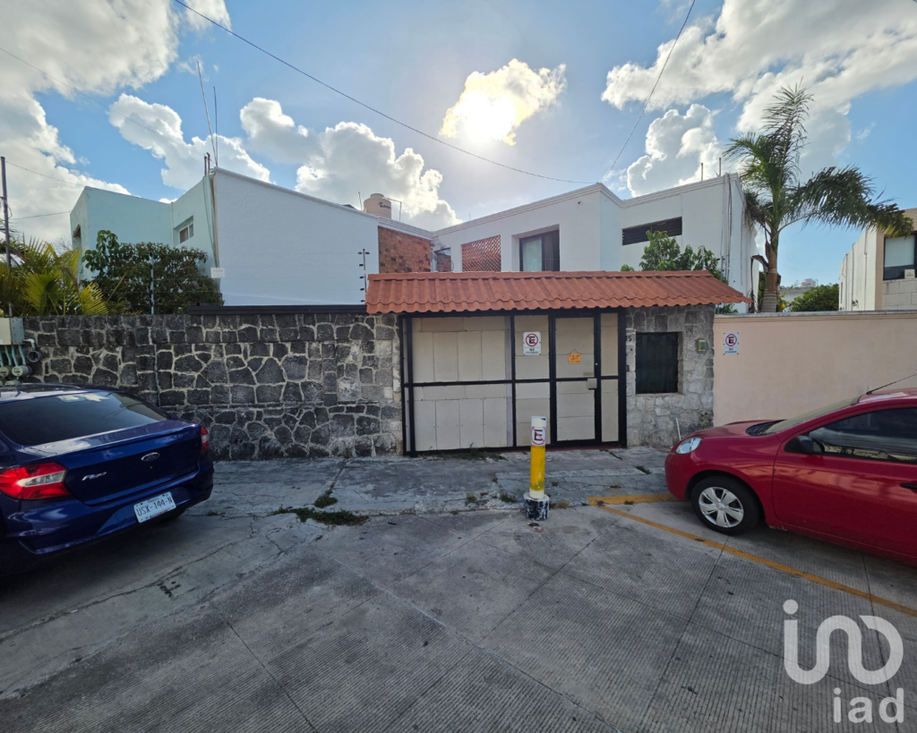 Se Vende Propiedad de Inversión en Cancún con 7 Unidades Rentadas y Alberca