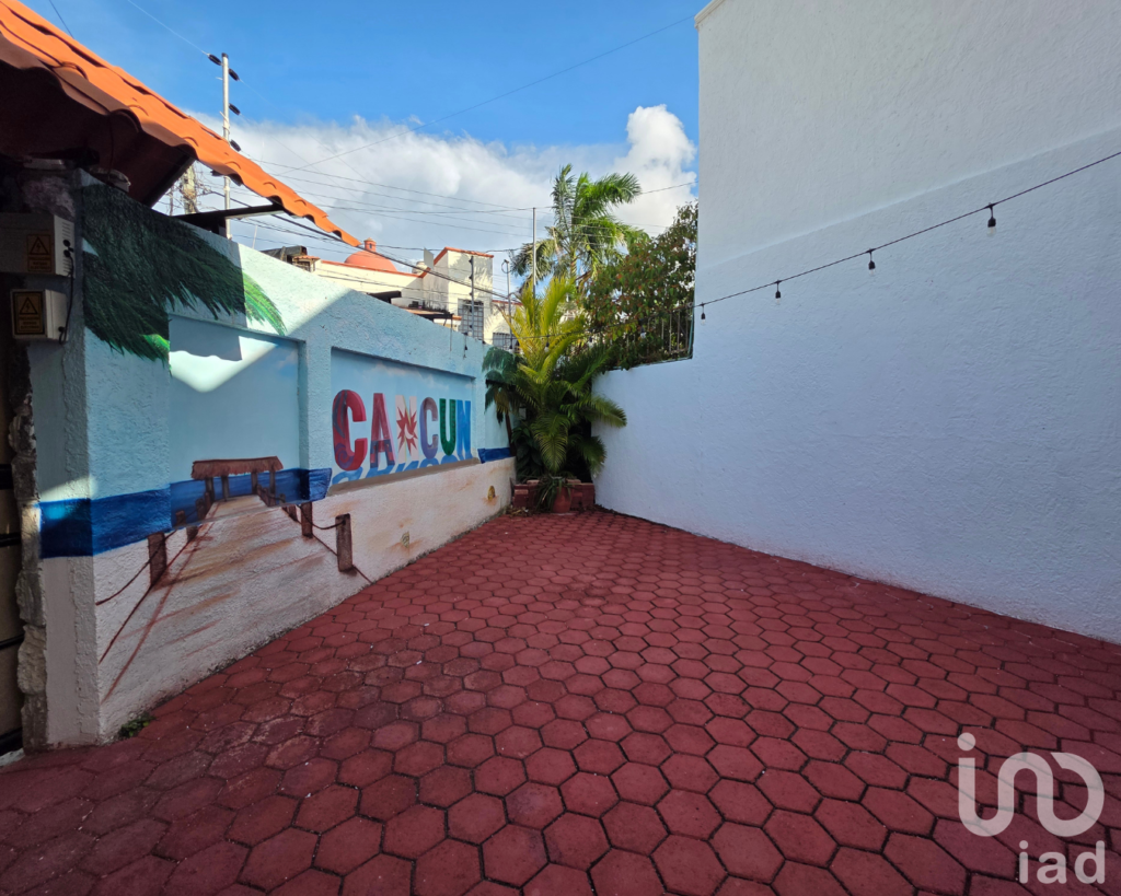 Se Vende Propiedad de Inversión en Cancún con 7 Unidades Rentadas y Alberca