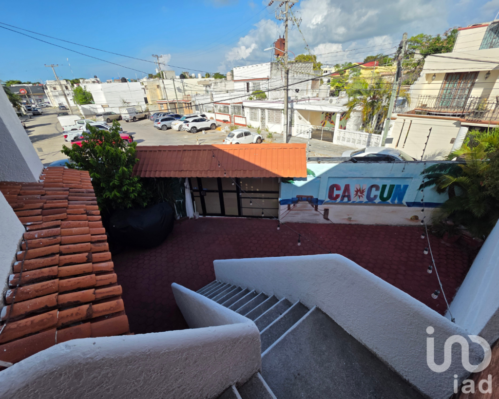 Se Vende Propiedad de Inversión en Cancún con 7 Unidades Rentadas y Alberca